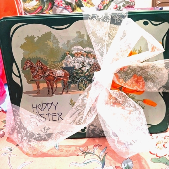 Vintage tin Easter basket bread box box Decor - Picture 6 of 16